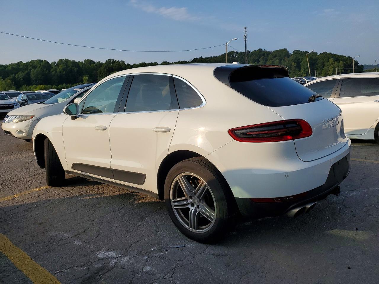 WP1AB2A53HLB13342 · 2017 PORSCHE MACAN · 2/13