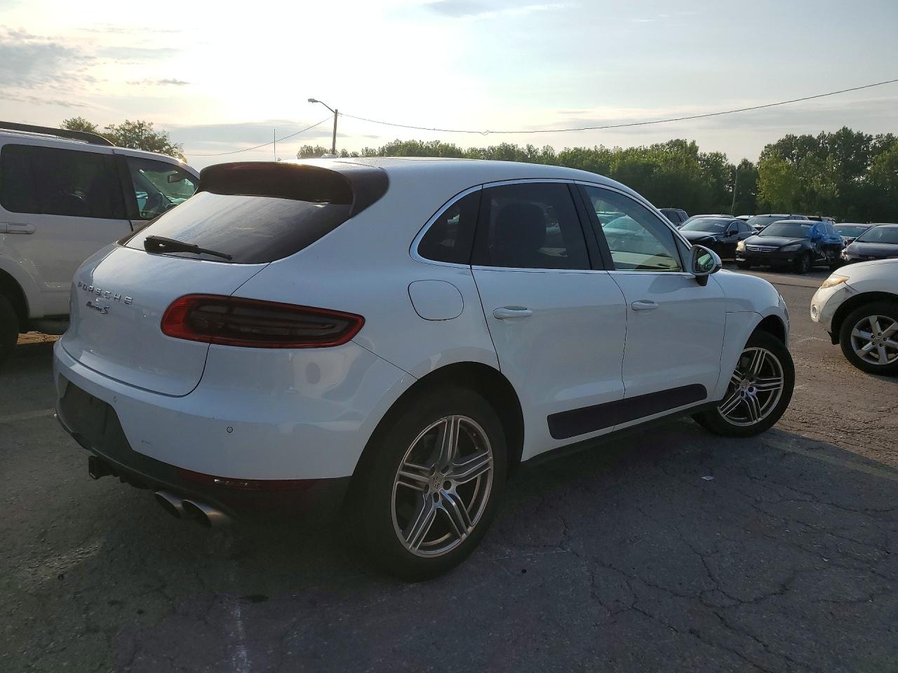 WP1AB2A53HLB13342 · 2017 PORSCHE MACAN · 3/13