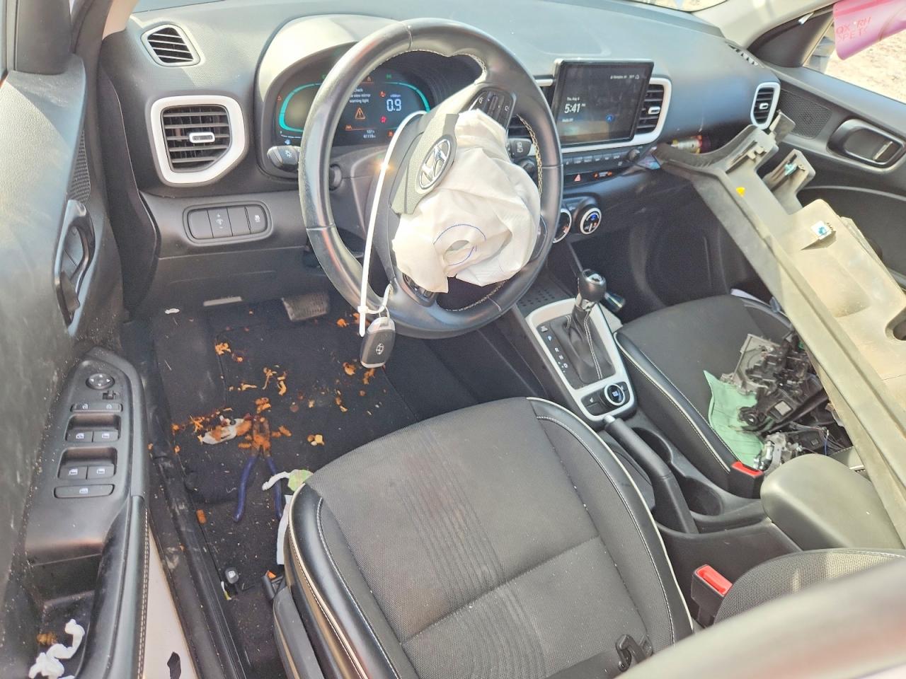 KMHRC8A39PU233945 · 2023 HYUNDAI VENUE · 8/13