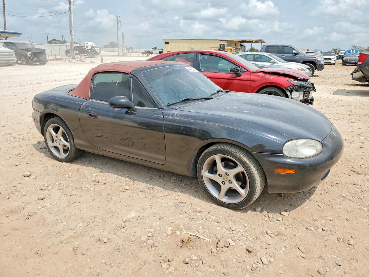 JM1NB3536X0115622 · 1999 MAZDA MX-5 MIATA · 4/13