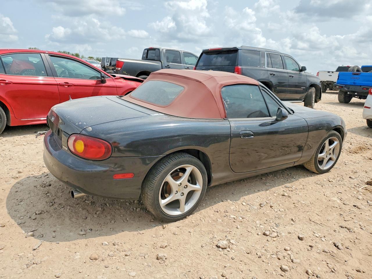 JM1NB3536X0115622 · 1999 MAZDA MX-5 MIATA · 3/13