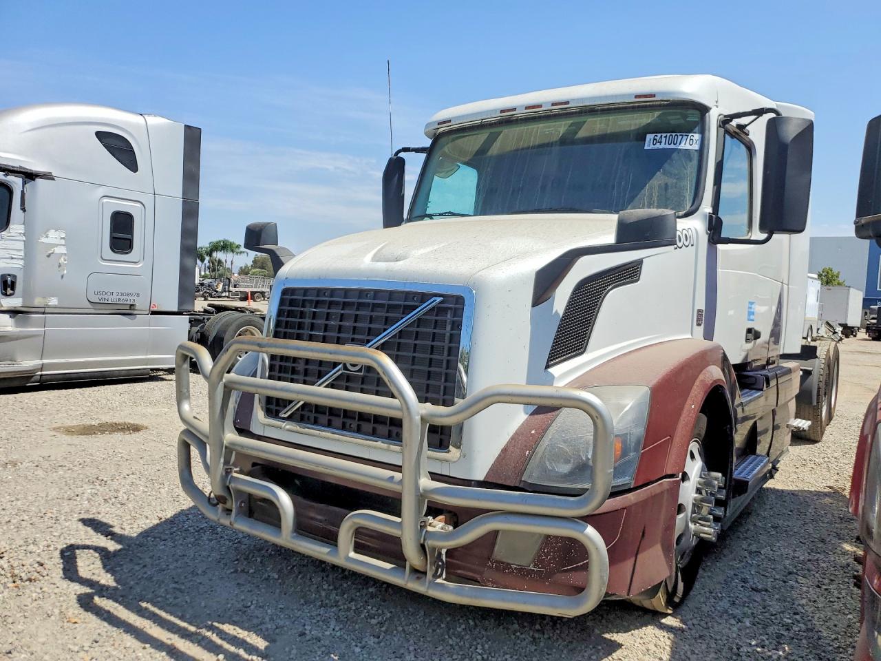 4V4NC9EH4GN946975 · 2016 VOLVO VN