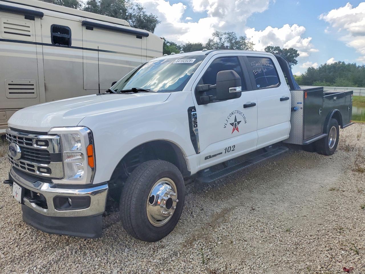 1FD8W3HT8PEC92166 · 2023 FORD F350
