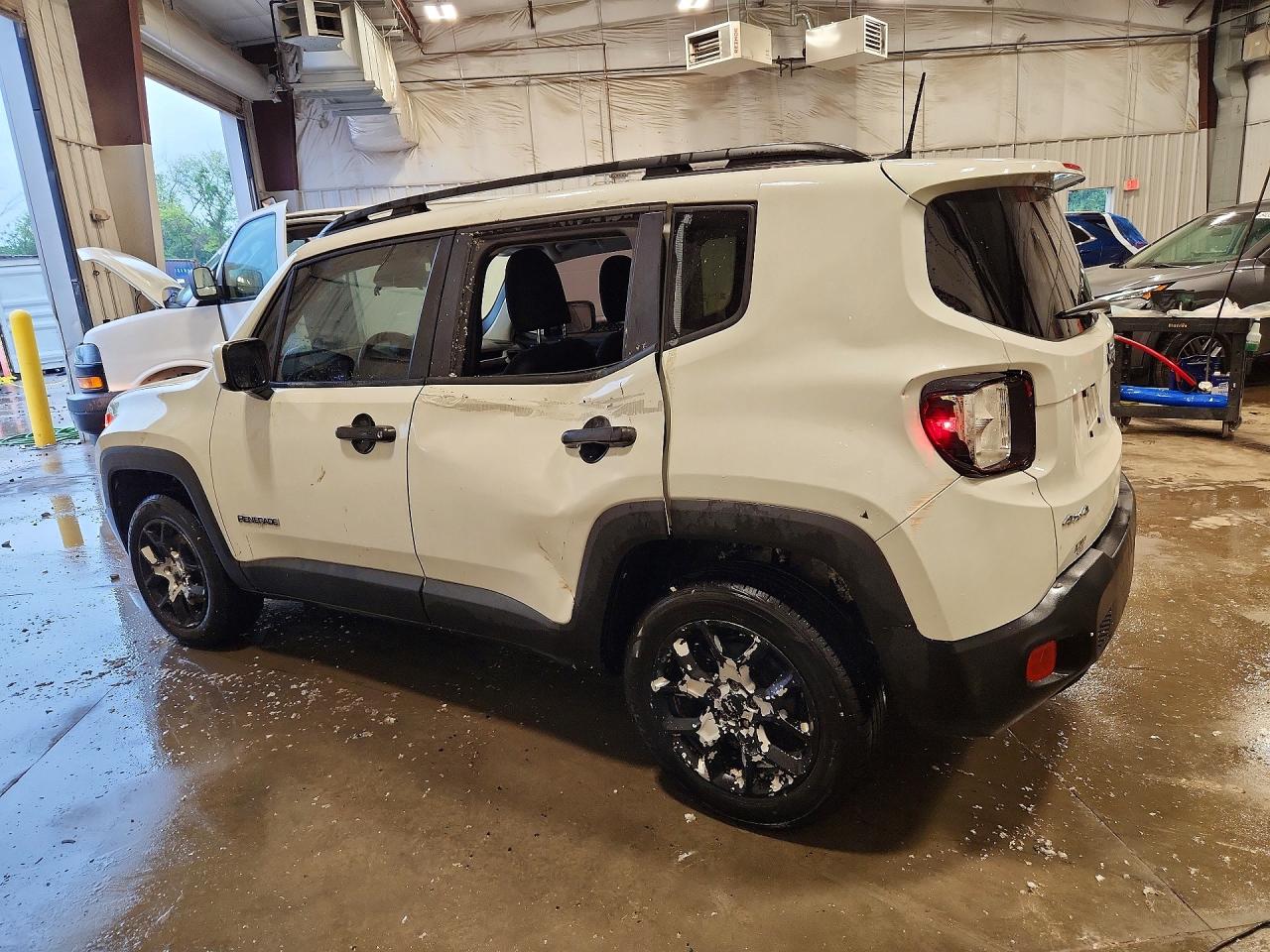 ZACCJBBB2JPJ37387 · 2018 JEEP RENEGADE · 2/13