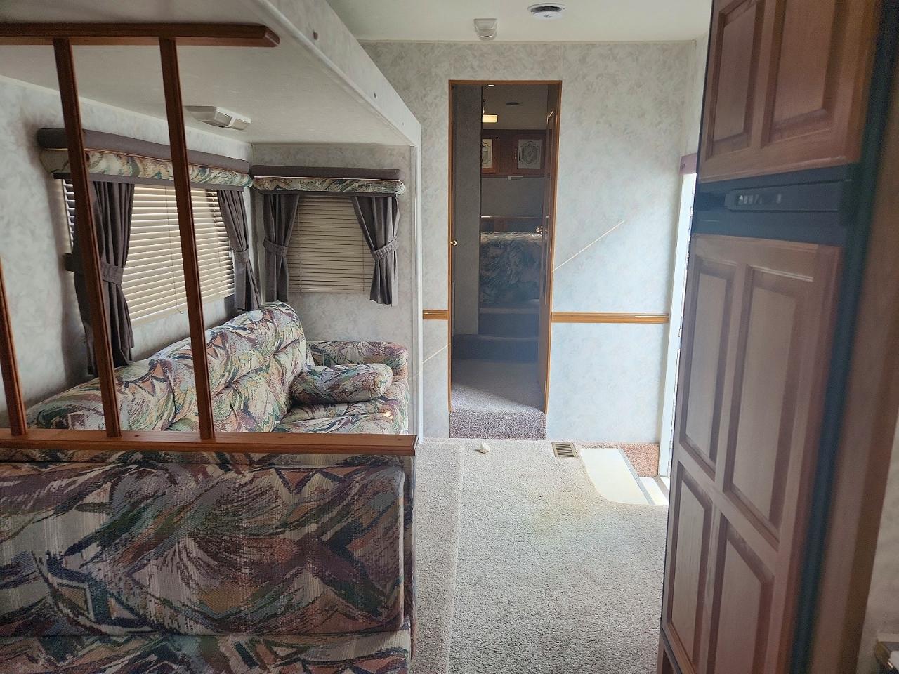 1UJCJ02P2W5LE0312 · 1998 JAYCO EAGLE · 5/10