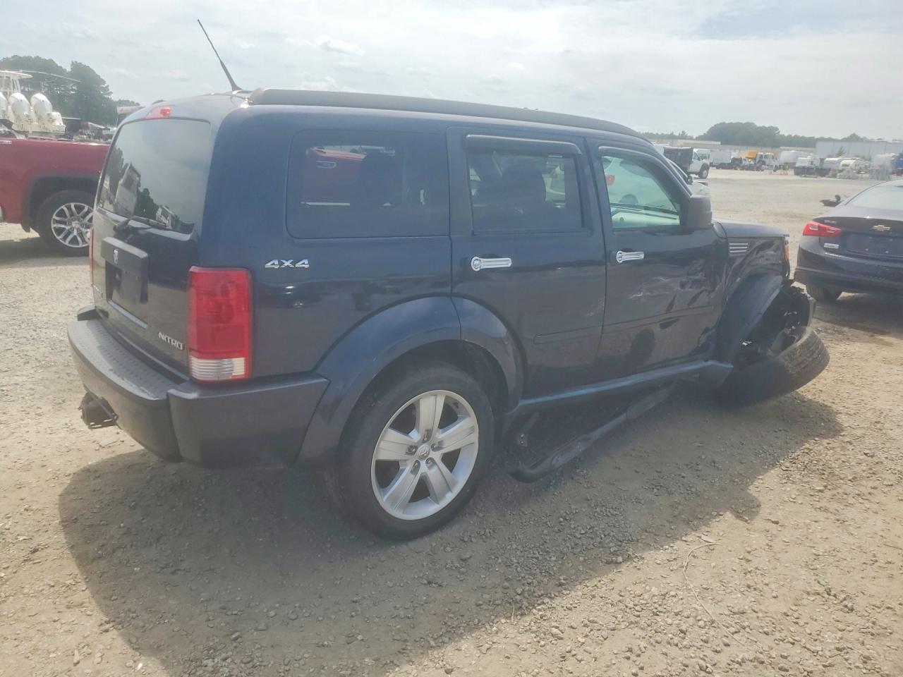 1D4PU4GK2BW539773 · 2011 DODGE NITRO · 3/13