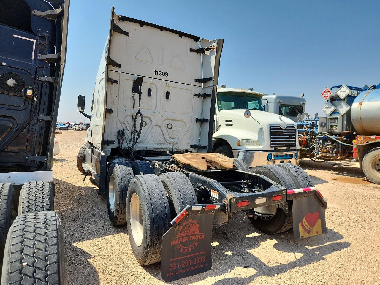 1FUJHHDR0MLMW0597 · 2021 FREIGHTLINER CASCADIA 126 · 2/13