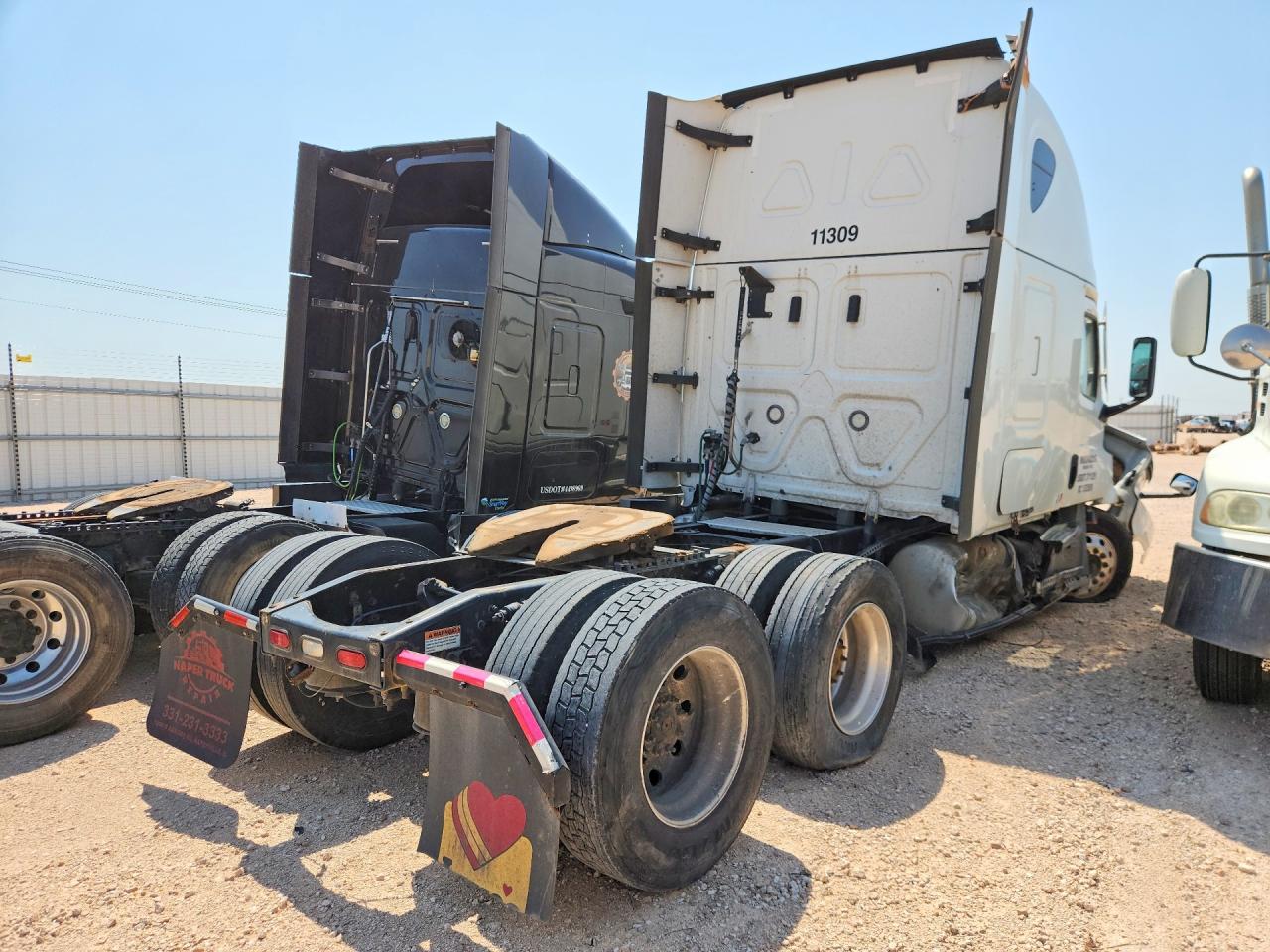 1FUJHHDR0MLMW0597 · 2021 FREIGHTLINER CASCADIA 126 · 3/13