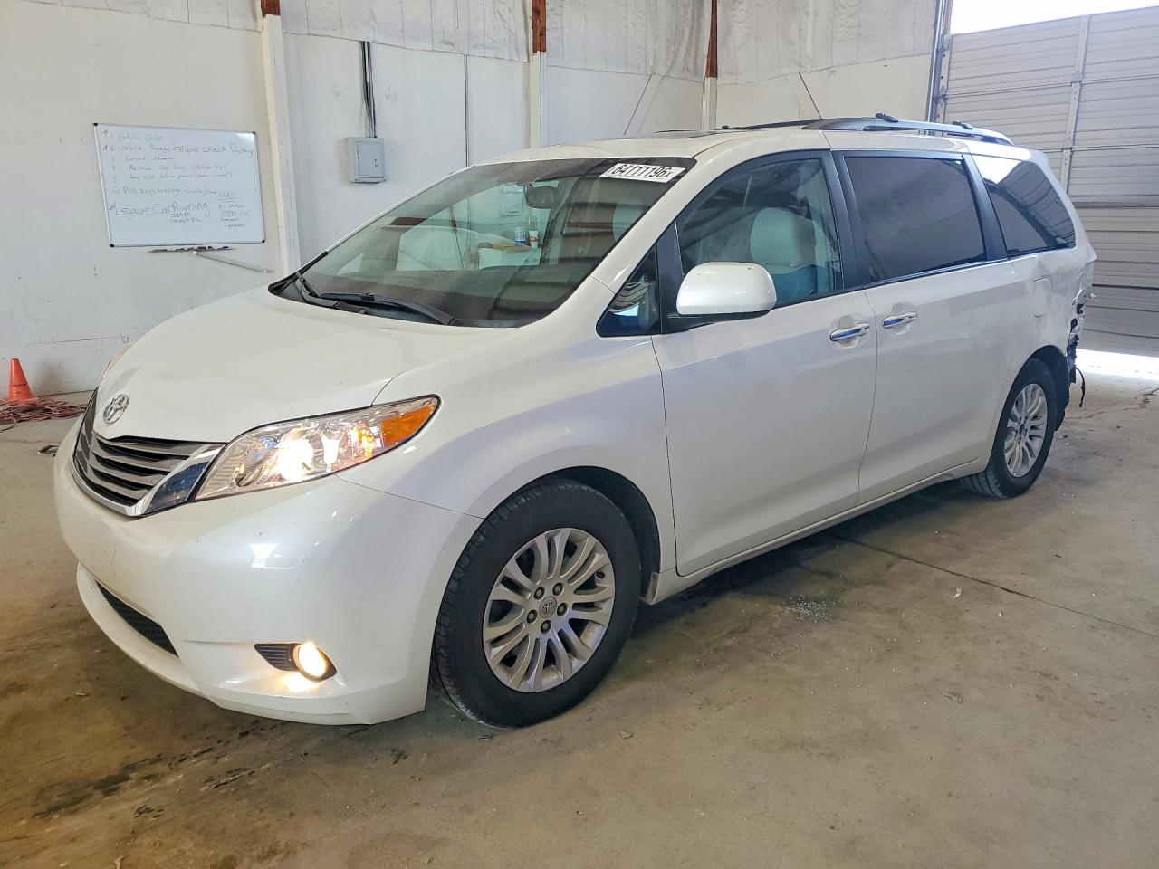5TDYK3DC0FS676103 · 2015 TOYOTA SIENNA
