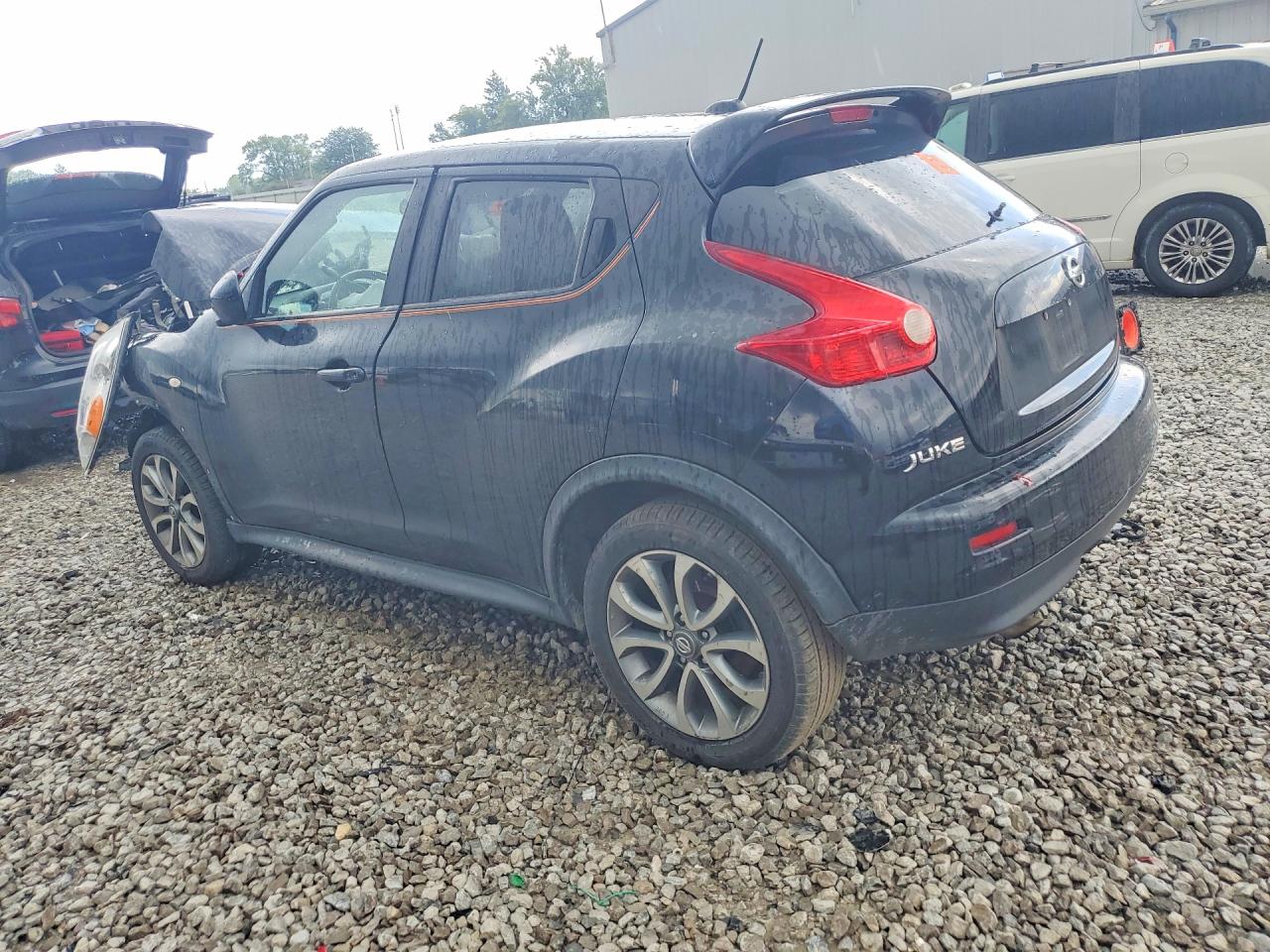 JN8AF5MR8BT018549 · 2011 NISSAN JUKE · 2/12