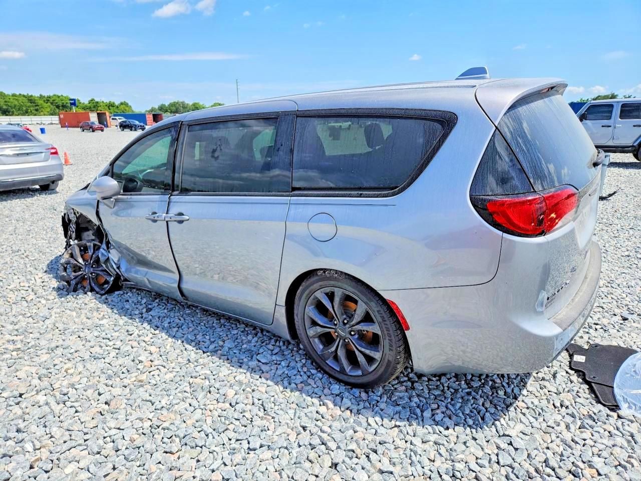 2C4RC1FG8LR120079 · 2020 CHRYSLER PACIFICA · 2/13