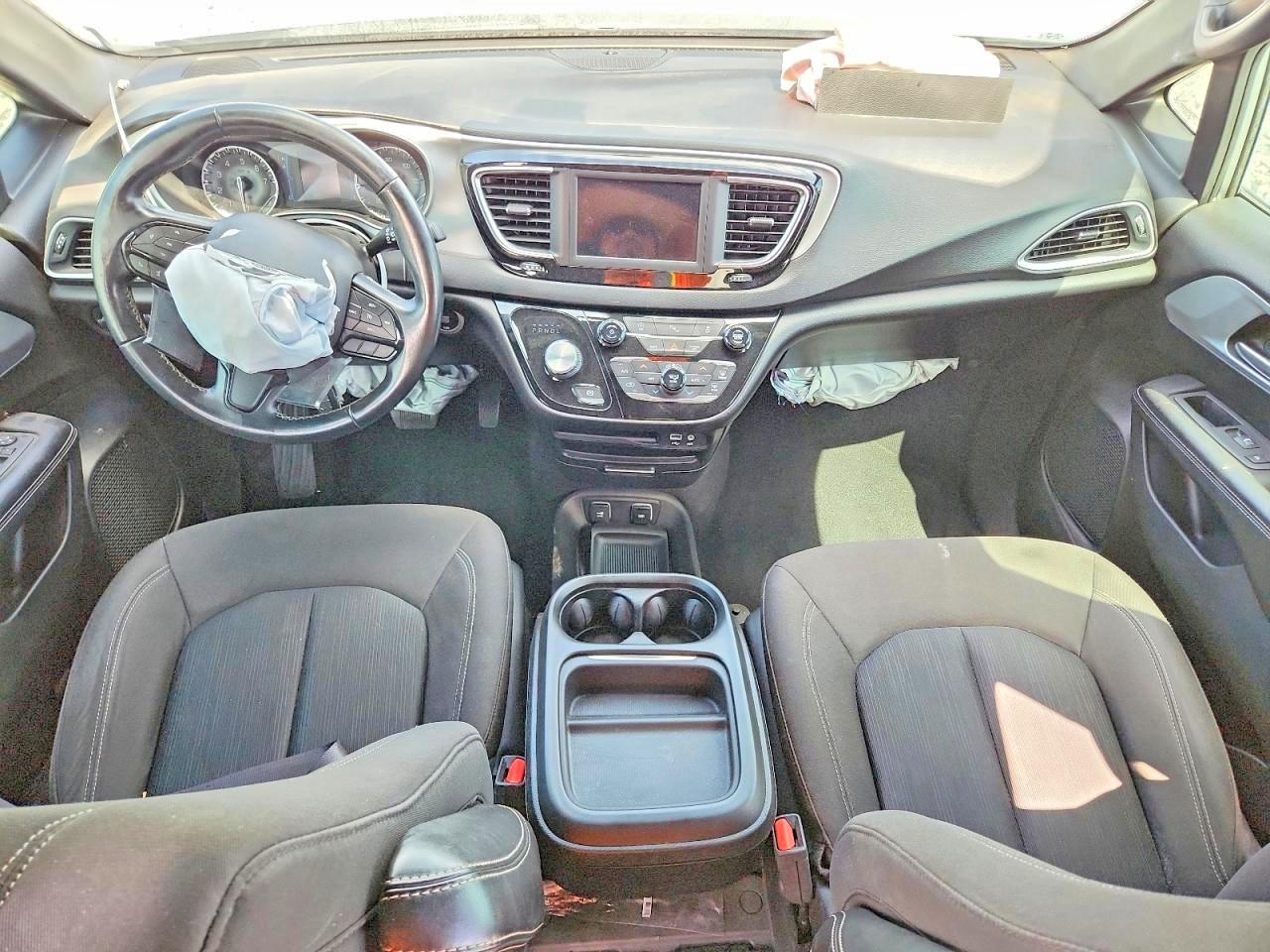 2C4RC1FG8LR120079 · 2020 CHRYSLER PACIFICA · 8/13