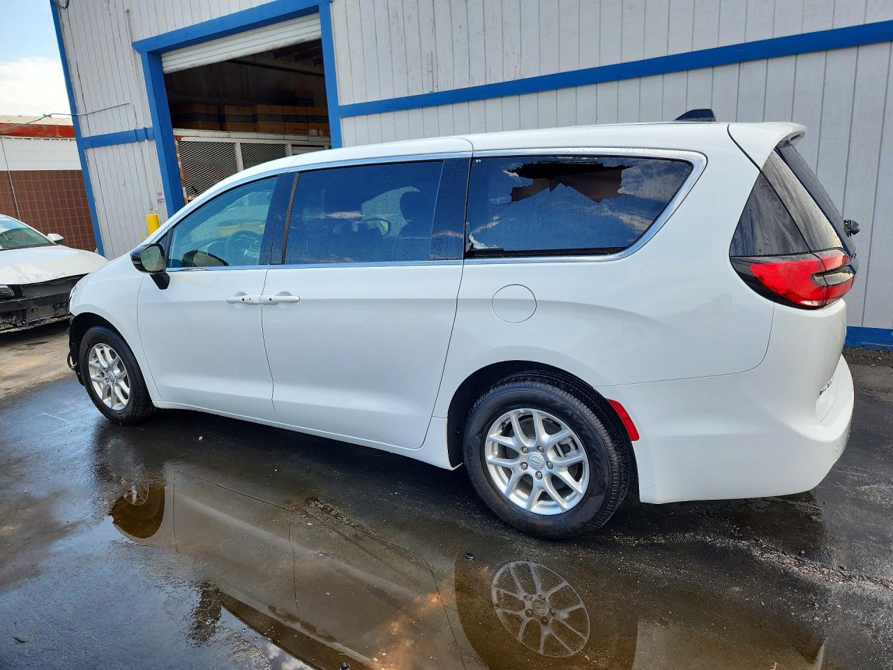 2C4RC1BG7SR612462 · 2025 CHRYSLER PACIFICA · 2/14