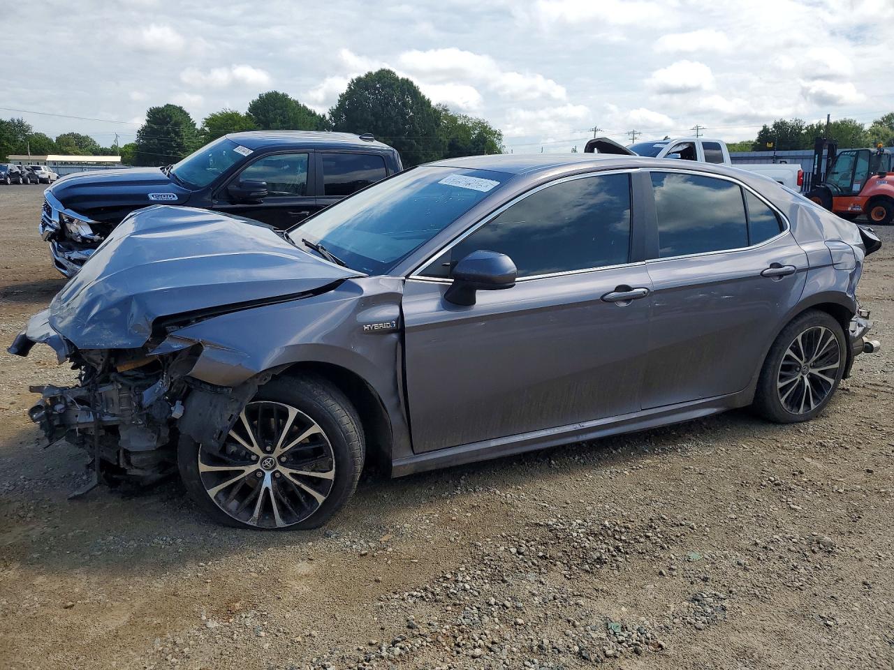 4T1B21HK3JU009120 · 2018 TOYOTA CAMRY HYBRID
