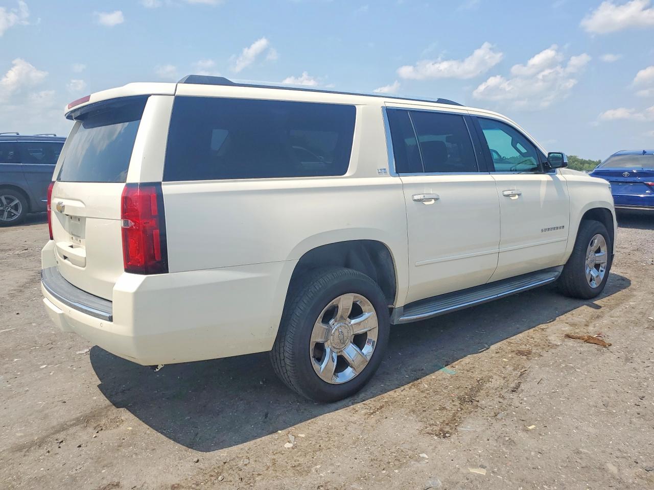 1GNSKKKC9FR537189 · 2015 CHEVROLET SUBURBAN · 3/13
