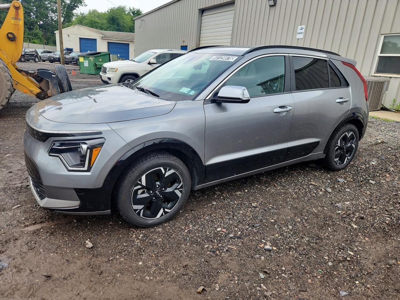 KNDCR3L15R5114097 · 2024 KIA NIRO