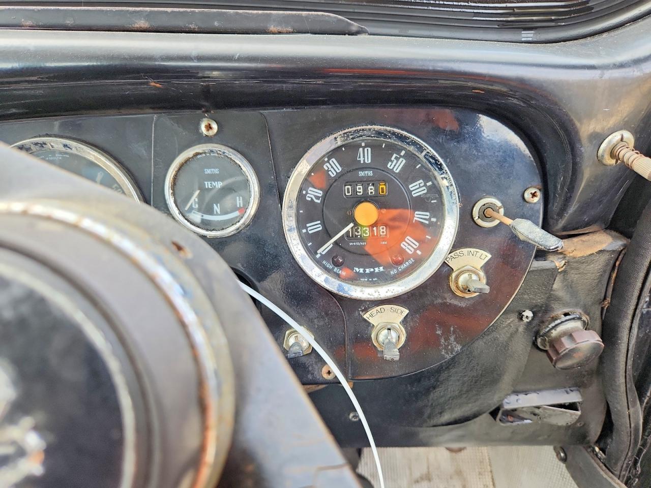 FX4D9774 · 1967 AUSTIN FX4D · 9/13