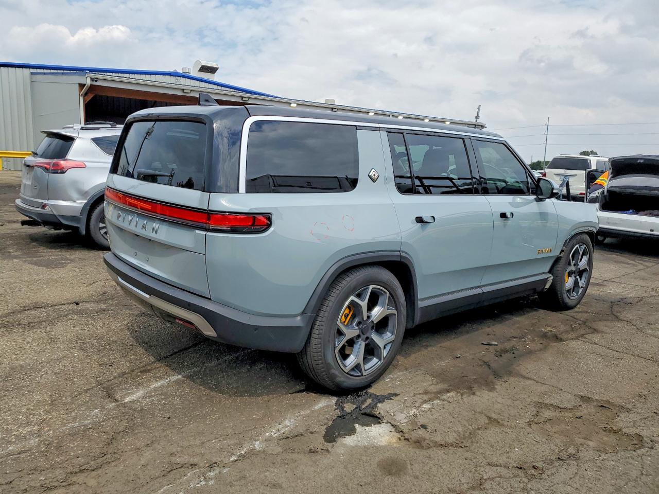 7PDSGABA0PN024532 · 2023 RIVIAN R1S · 3/13
