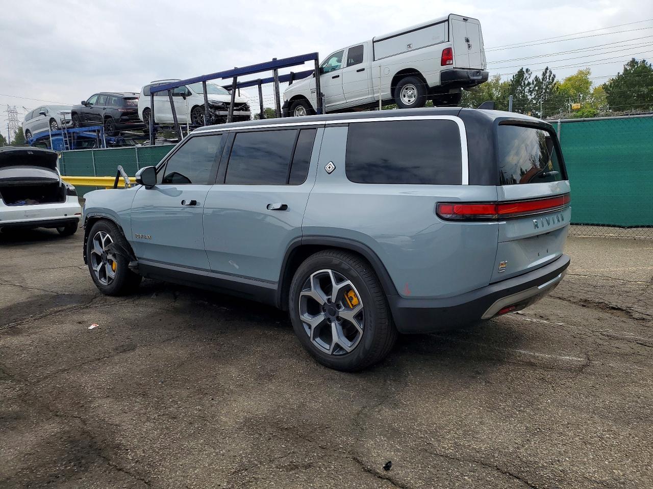 7PDSGABA0PN024532 · 2023 RIVIAN R1S · 2/13