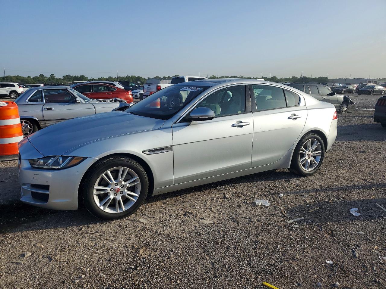 SAJAD4BG9HA973749 · 2017 JAGUAR XE
