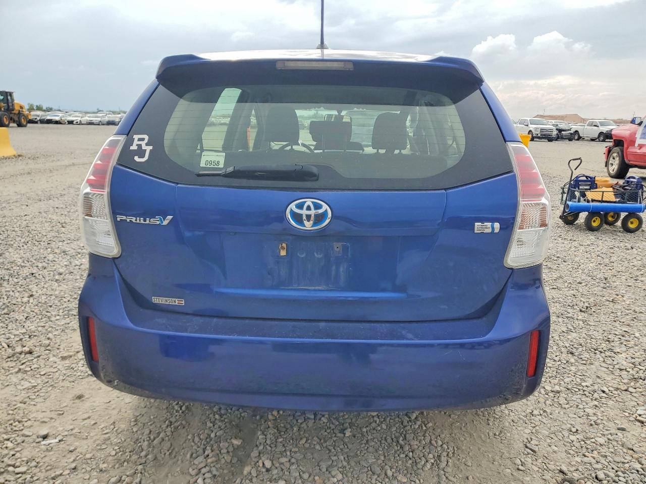 JTDZN3EUXFJ015890 · 2015 TOYOTA PRIUS V · 6/12