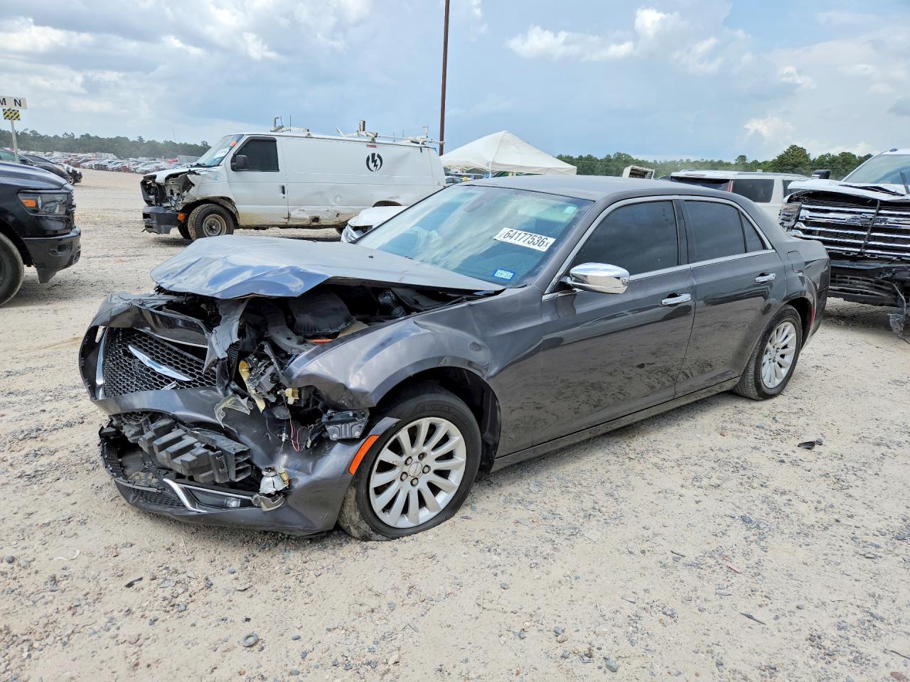 2C3CCAEG3JH123390 · 2018 CHRYSLER 300