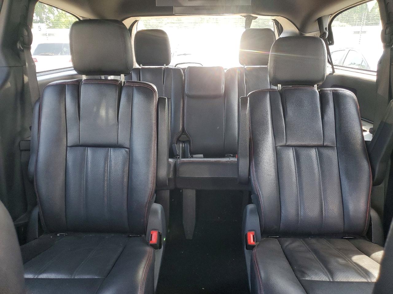 2C4RDGEG4KR535982 · 2019 DODGE GRAND CARAVAN · 10/13