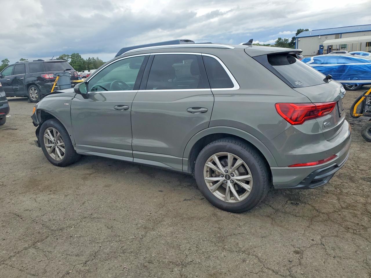 WA1DECF36M1038526 · 2021 AUDI Q3 · 2/13