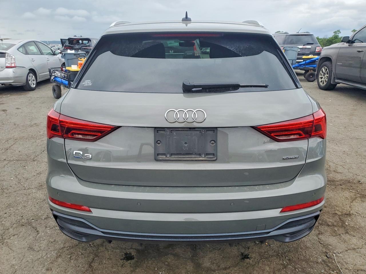 WA1DECF36M1038526 · 2021 AUDI Q3 · 6/13