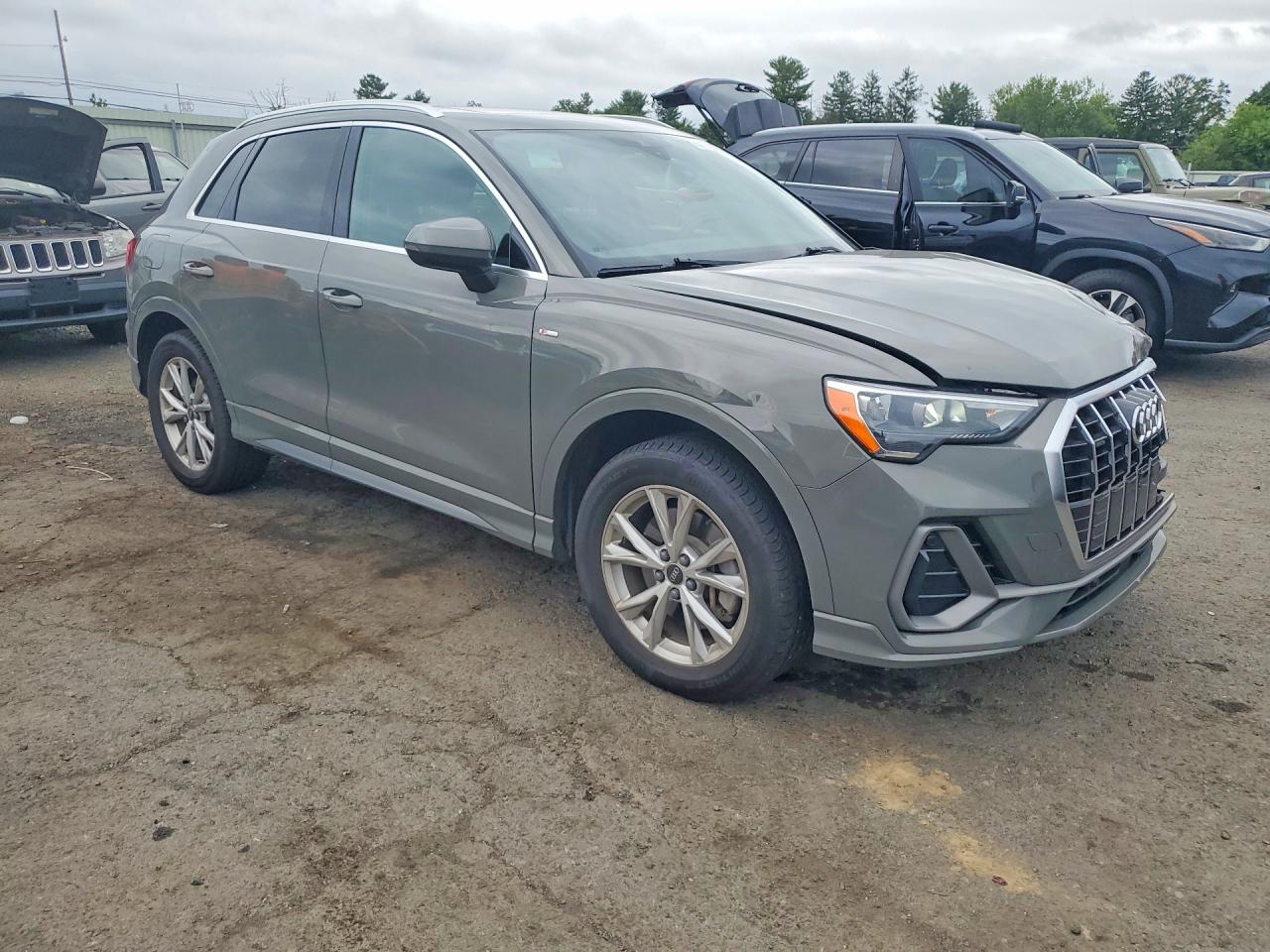 WA1DECF36M1038526 · 2021 AUDI Q3 · 4/13