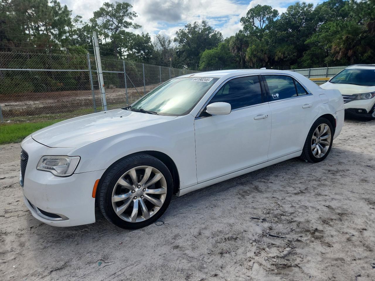 2C3CCAAG7GH328998 · 2016 CHRYSLER 300