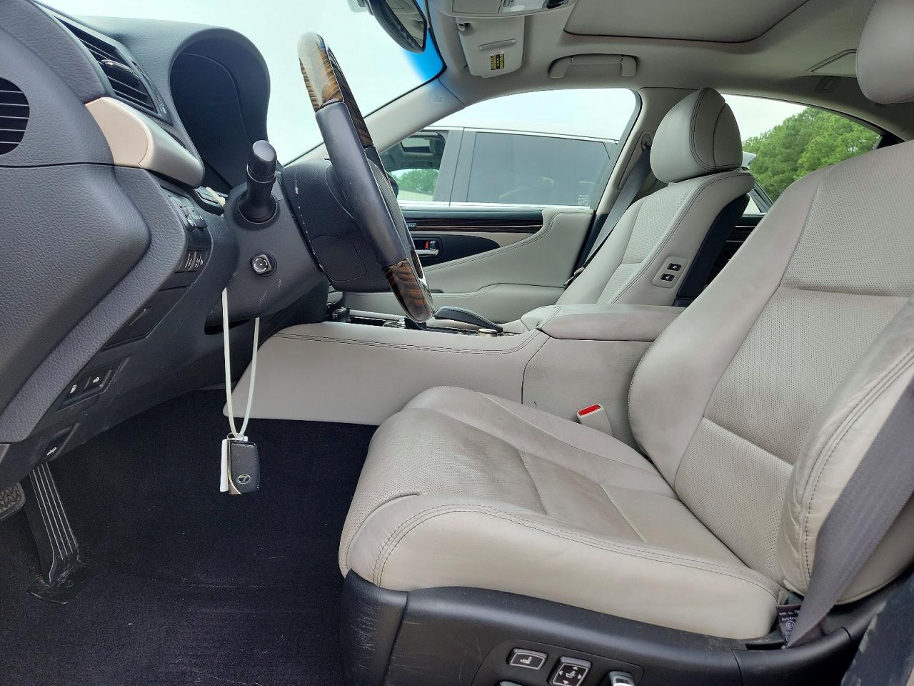 JTHCL5EF9F5025343 · 2015 LEXUS LS · 7/13