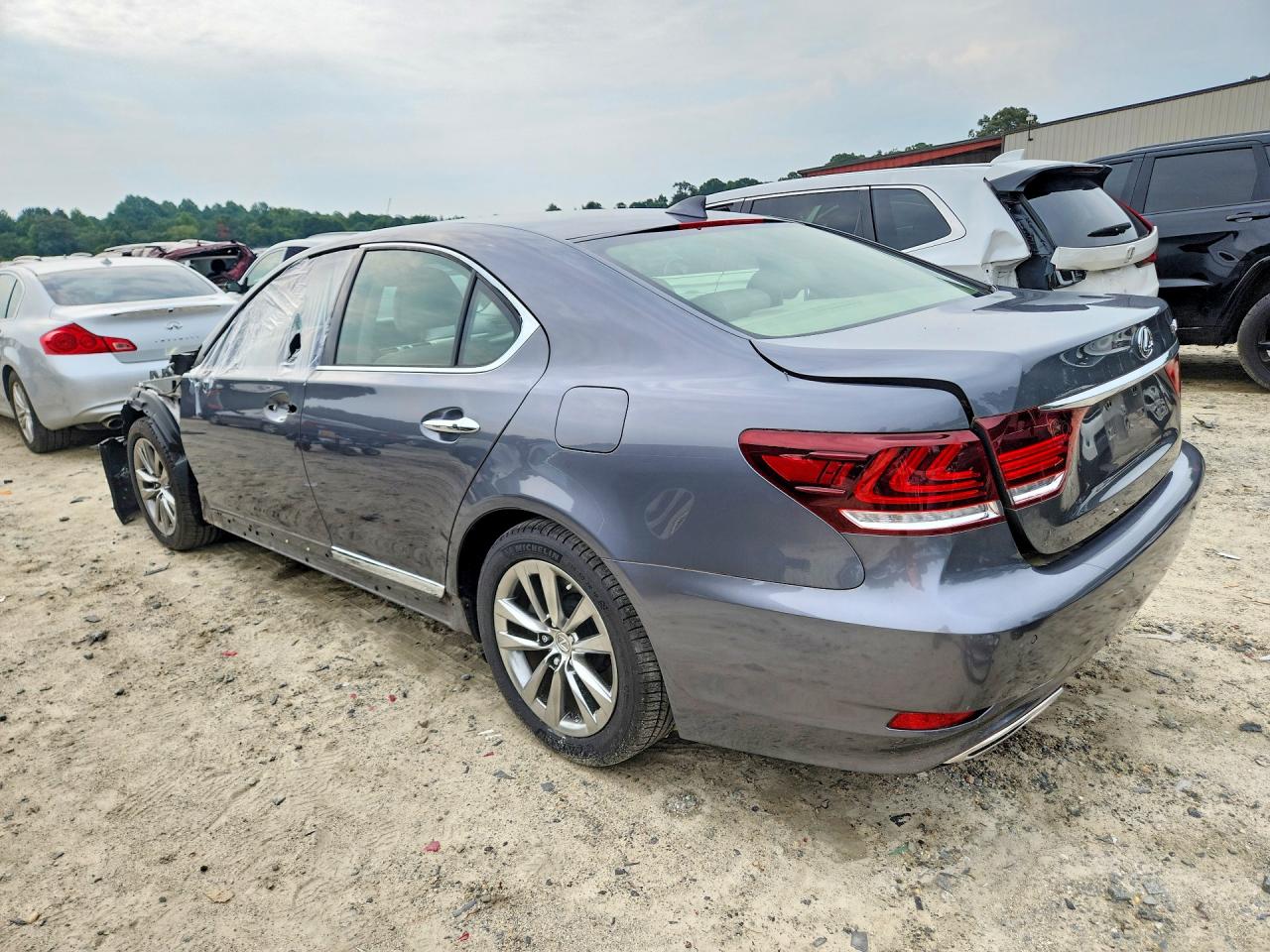 JTHCL5EF9F5025343 · 2015 LEXUS LS · 2/13