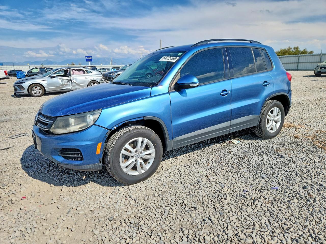 WVGBV7AX0HW500940 · 2017 VOLKSWAGEN TIGUAN