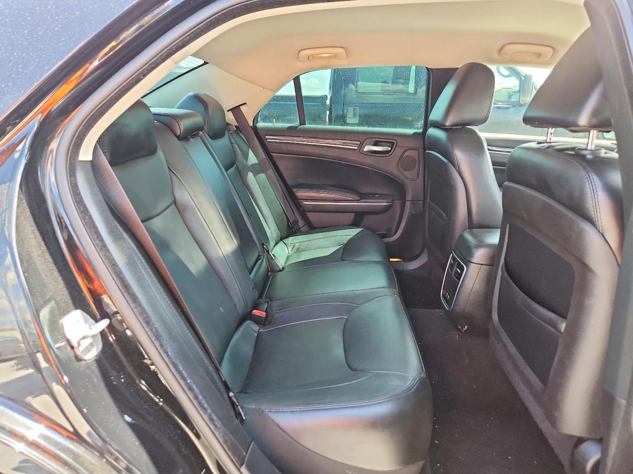 2C3CCARG3FH876399 · 2015 CHRYSLER 300 · 10/12