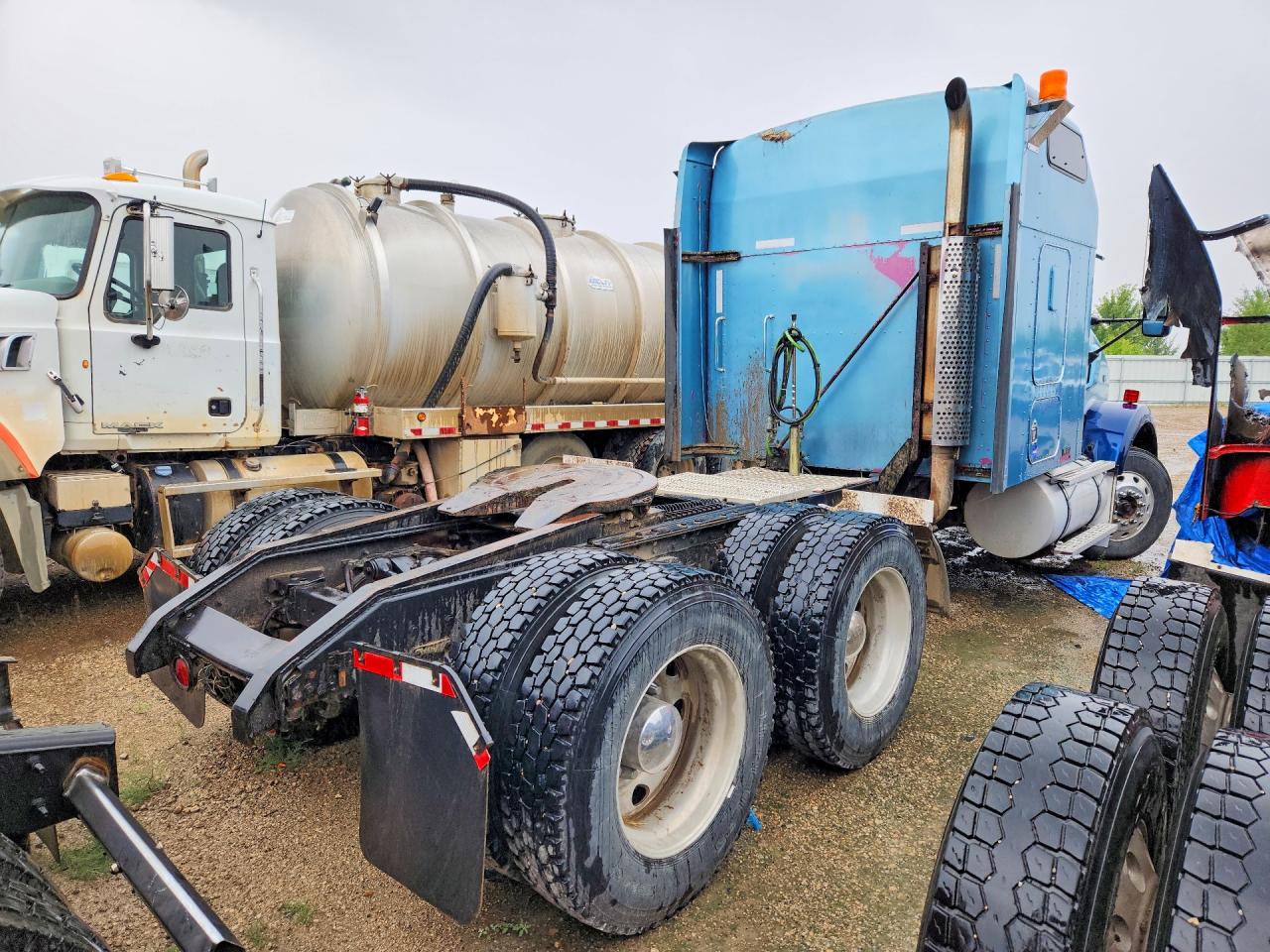 1XKDDU9XXYJ844893 · 2000 KENWORTH CONSTRUCTION · 3/12