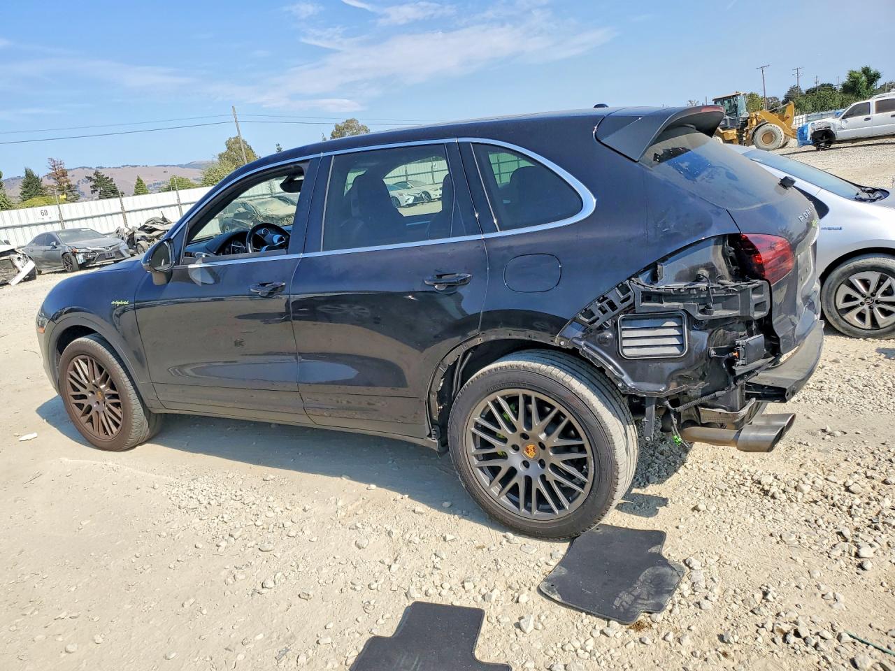 WP1AE2A27GLA62942 · 2016 PORSCHE CAYENNE · 2/14
