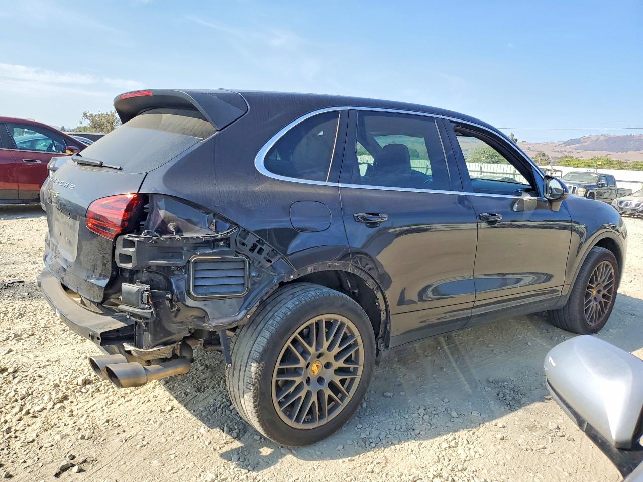 WP1AE2A27GLA62942 · 2016 PORSCHE CAYENNE · 3/14
