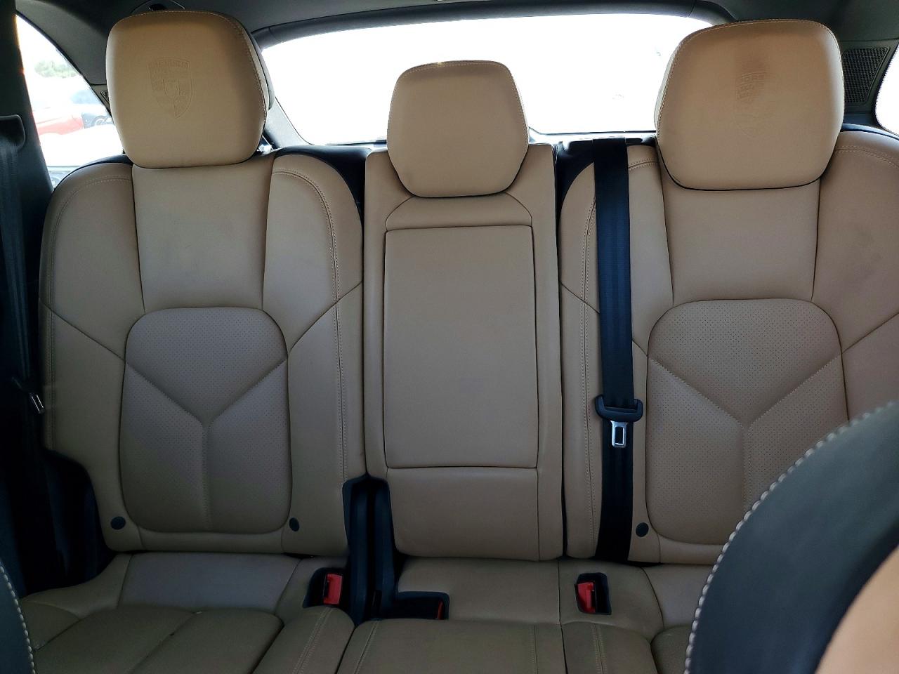 WP1AE2A27GLA62942 · 2016 PORSCHE CAYENNE · 10/14