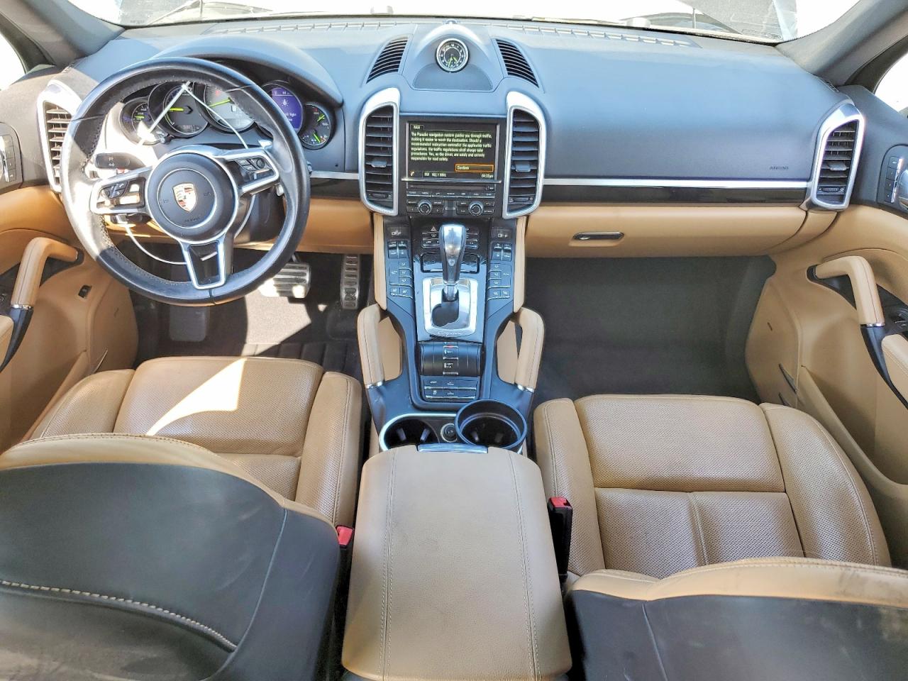 WP1AE2A27GLA62942 · 2016 PORSCHE CAYENNE · 8/14