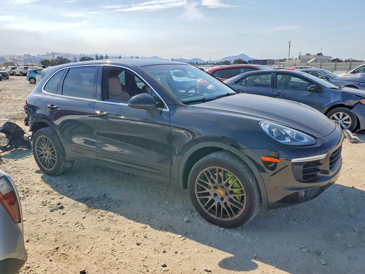 WP1AE2A27GLA62942 · 2016 PORSCHE CAYENNE · 4/14