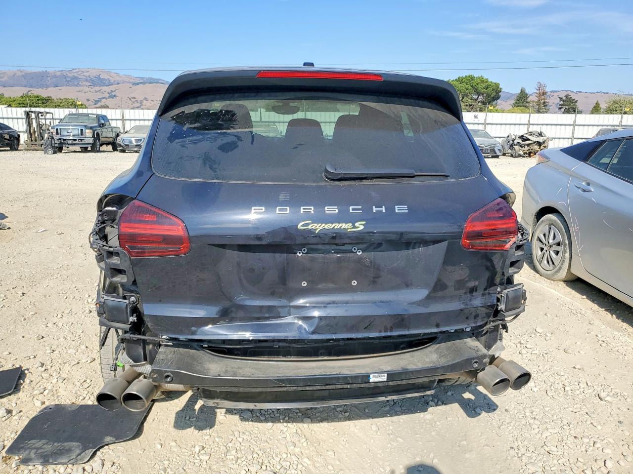 WP1AE2A27GLA62942 · 2016 PORSCHE CAYENNE · 6/14