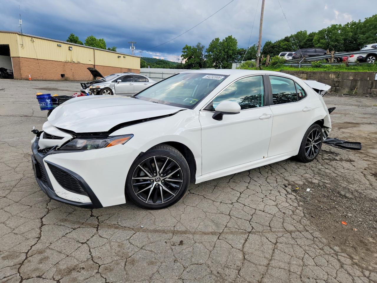 4T1G11AK6MU561587 · 2021 TOYOTA CAMRY