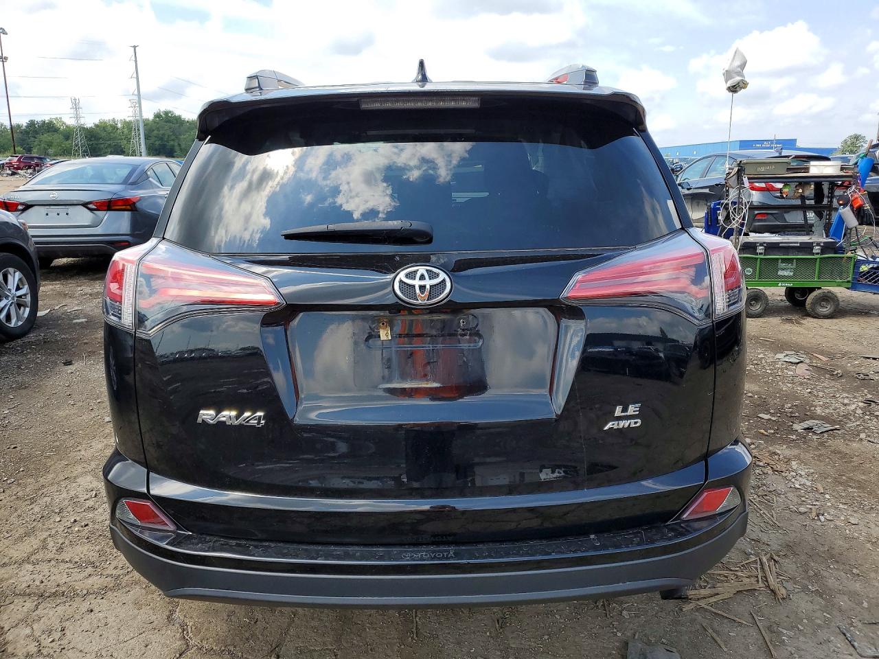 2T3BFREV2JW761092 · 2018 TOYOTA RAV4 · 6/13