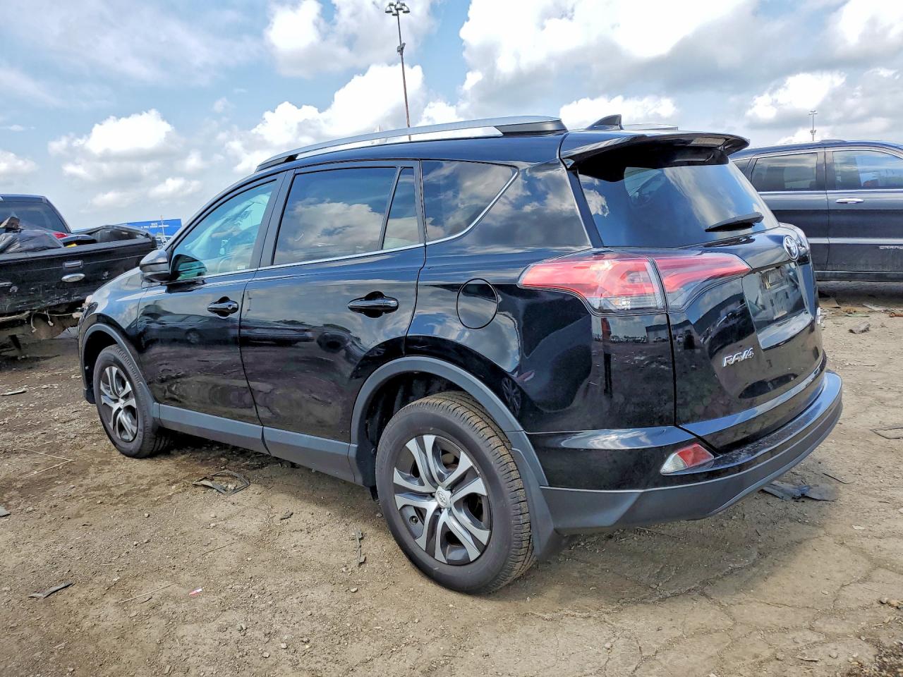 2T3BFREV2JW761092 · 2018 TOYOTA RAV4 · 2/13