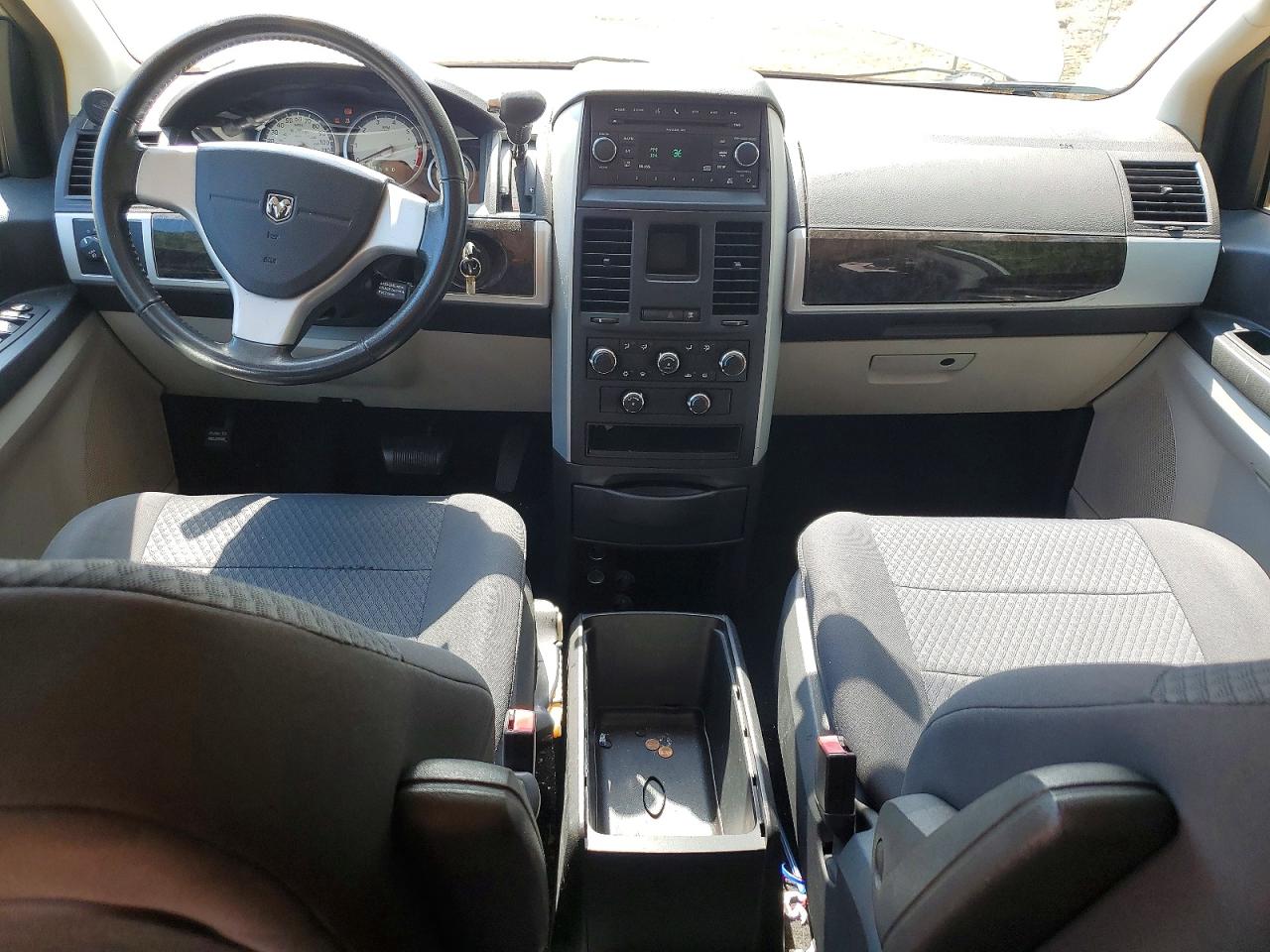 2D4RN5D18AR181402 · 2010 DODGE GRAND CARAVAN · 8/13