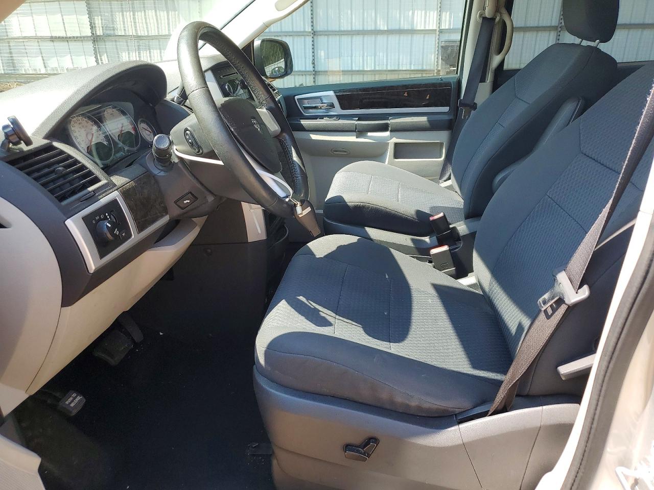 2D4RN5D18AR181402 · 2010 DODGE GRAND CARAVAN · 7/13