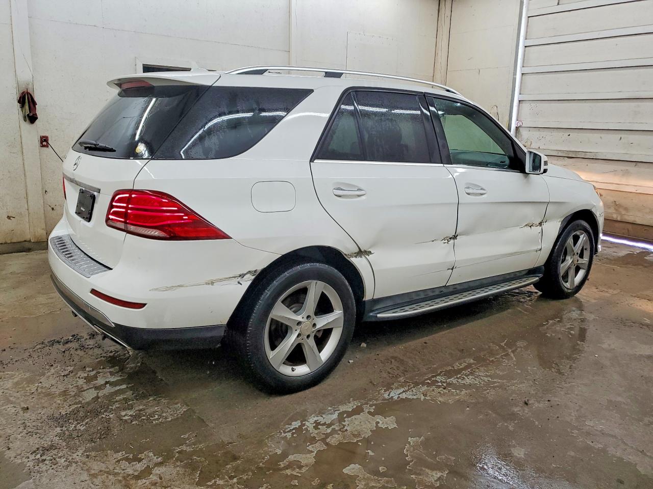 4JGDA5JB8GA725258 · 2016 MERCEDES-BENZ GLE · 3/13