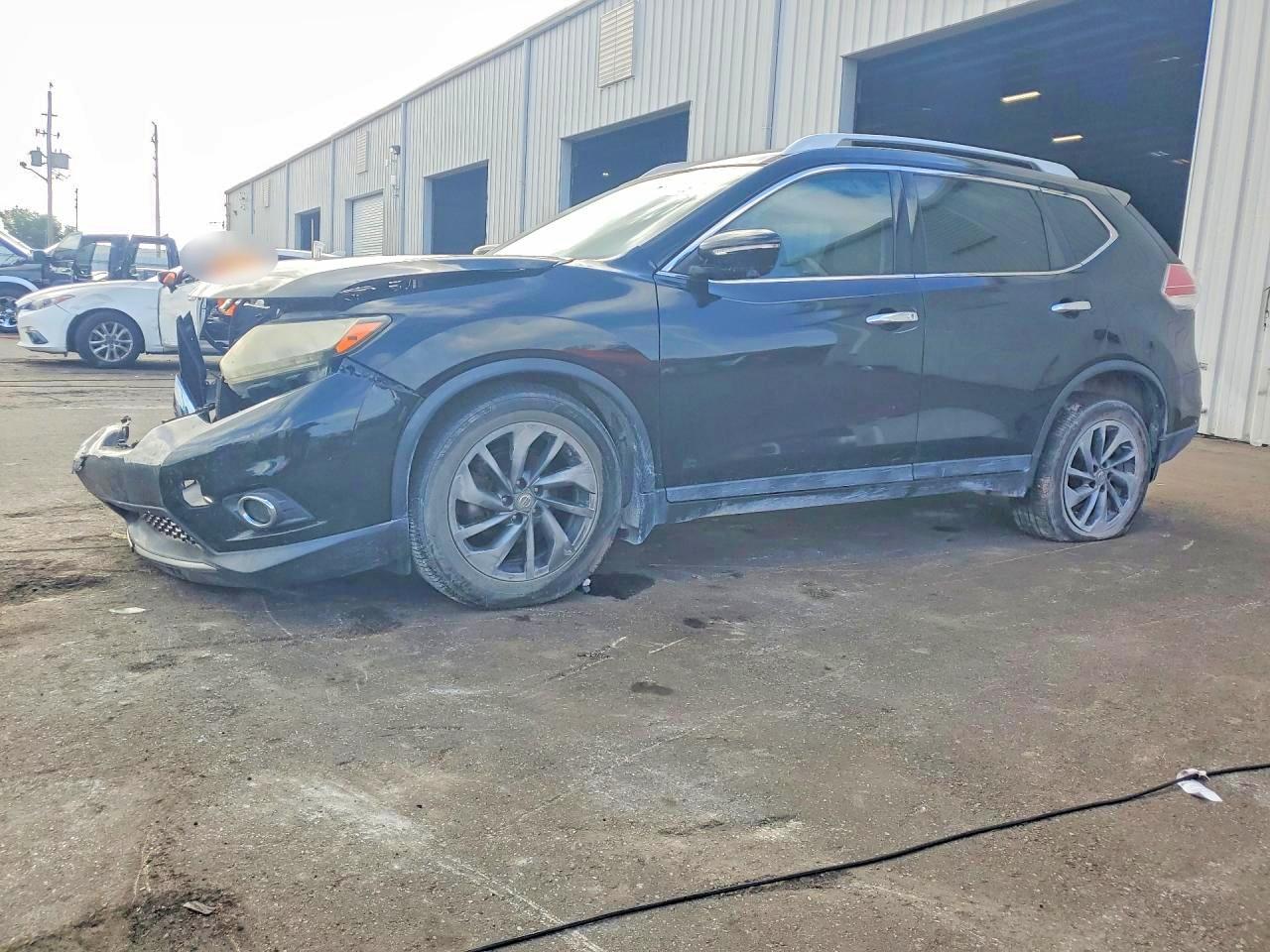 5N1AT2MTXFC823968 · 2015 NISSAN ROGUE