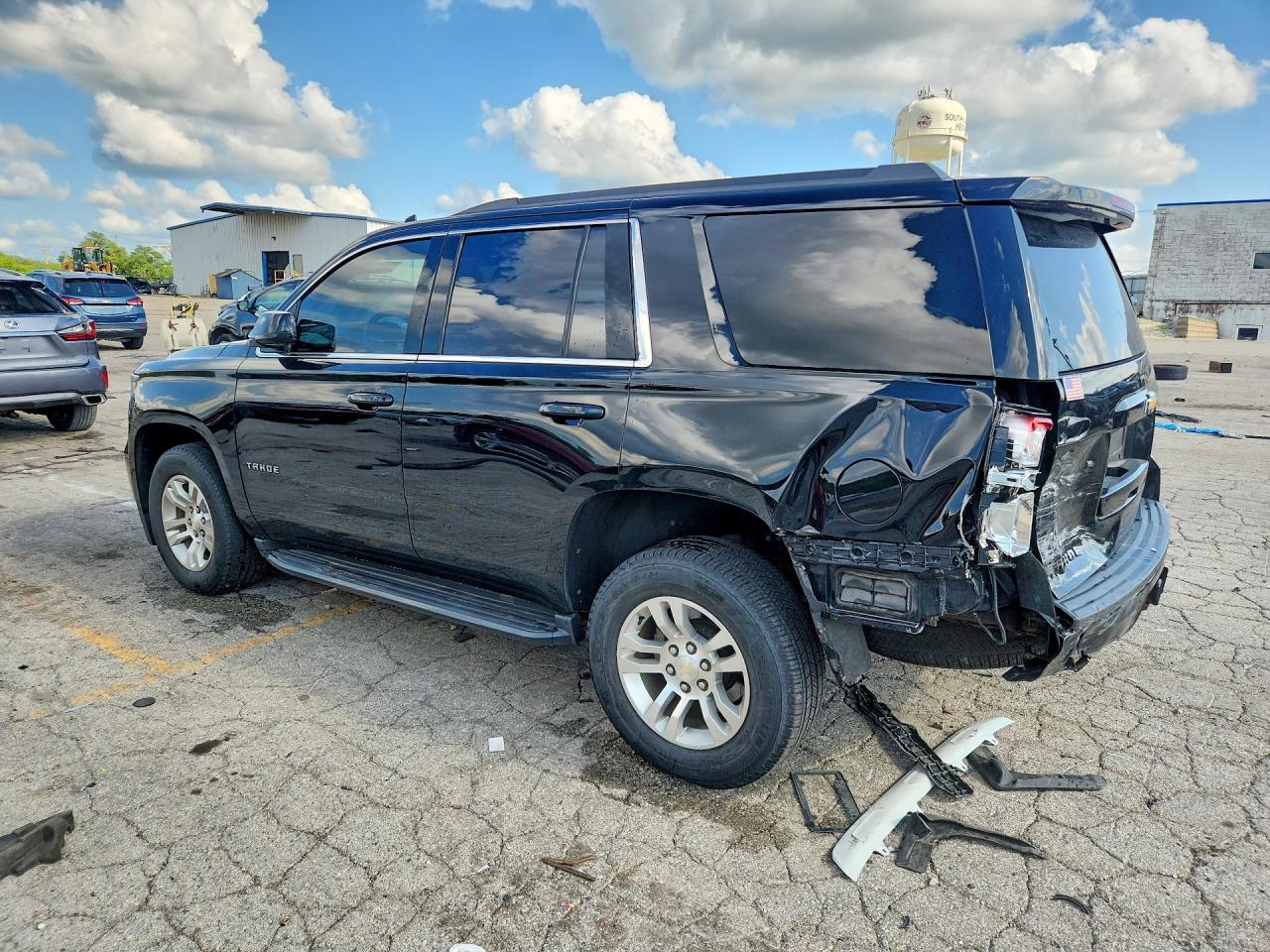 1GNSKAKCXJR116813 · 2018 CHEVROLET TAHOE · 2/13